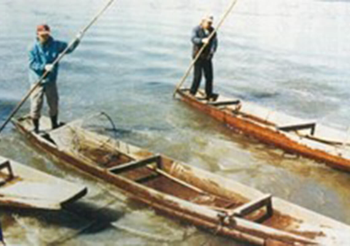 沼 の漁具と日向舟